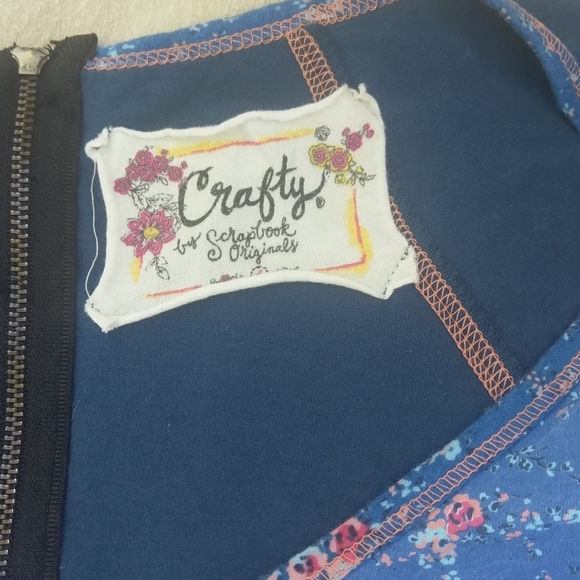 Crafty floral and blue shirt - Picture 3 of 7